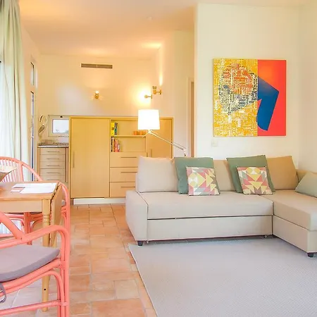 Liiiving In Porto | Oporto Garden Pool House * Porto