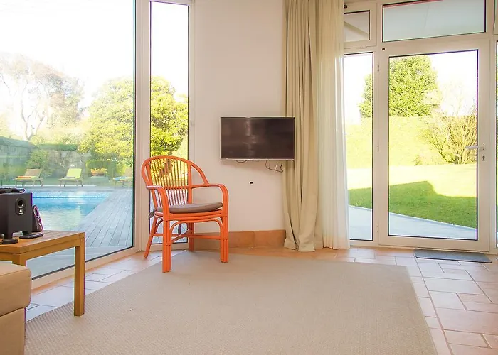 Liiiving In Porto | Oporto Garden Pool House