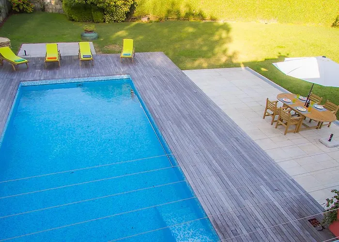 Liiiving In | Garden Pool House Порту