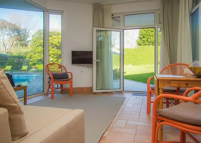 Liiiving In Porto | Oporto Garden Pool House