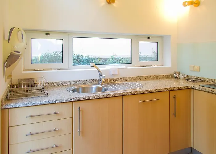 Liiiving In | Garden Pool House Порту