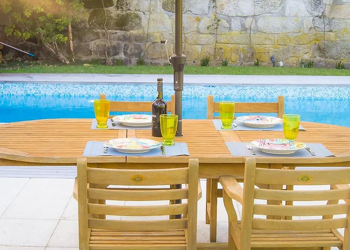 Liiiving In | Garden Pool House Апартаменты Порту